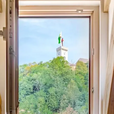 Apartmán Spacious Castle View Loft Old Centre Lublaň