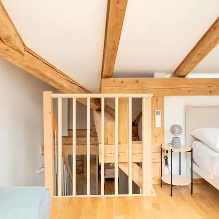 Apartma Spacious Castle View Loft Old Centre