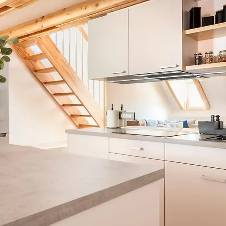 Apartma Spacious Castle View Loft Old Centre